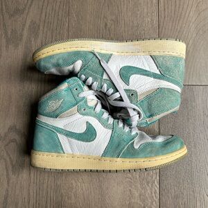 Nike High-Top Sneakers in Turquoise and White